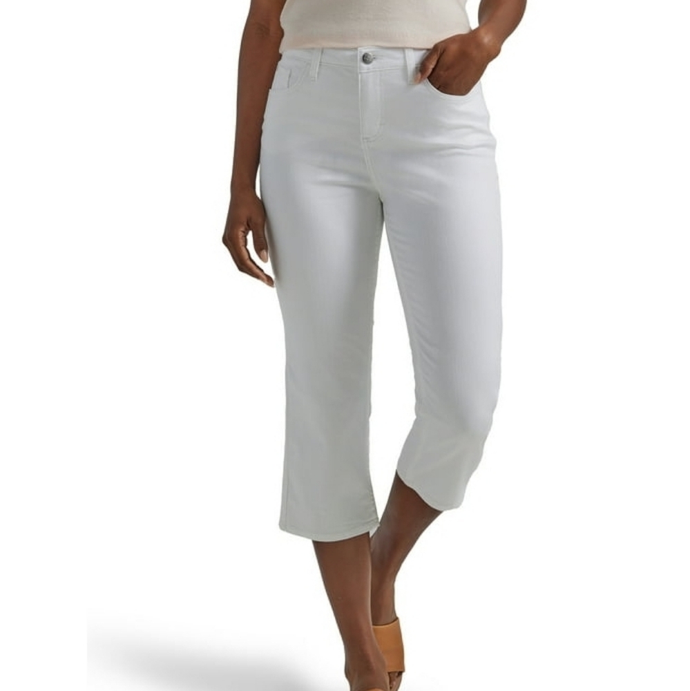 Lee Easy Fit Capri Jeans for Ladies in EUC!